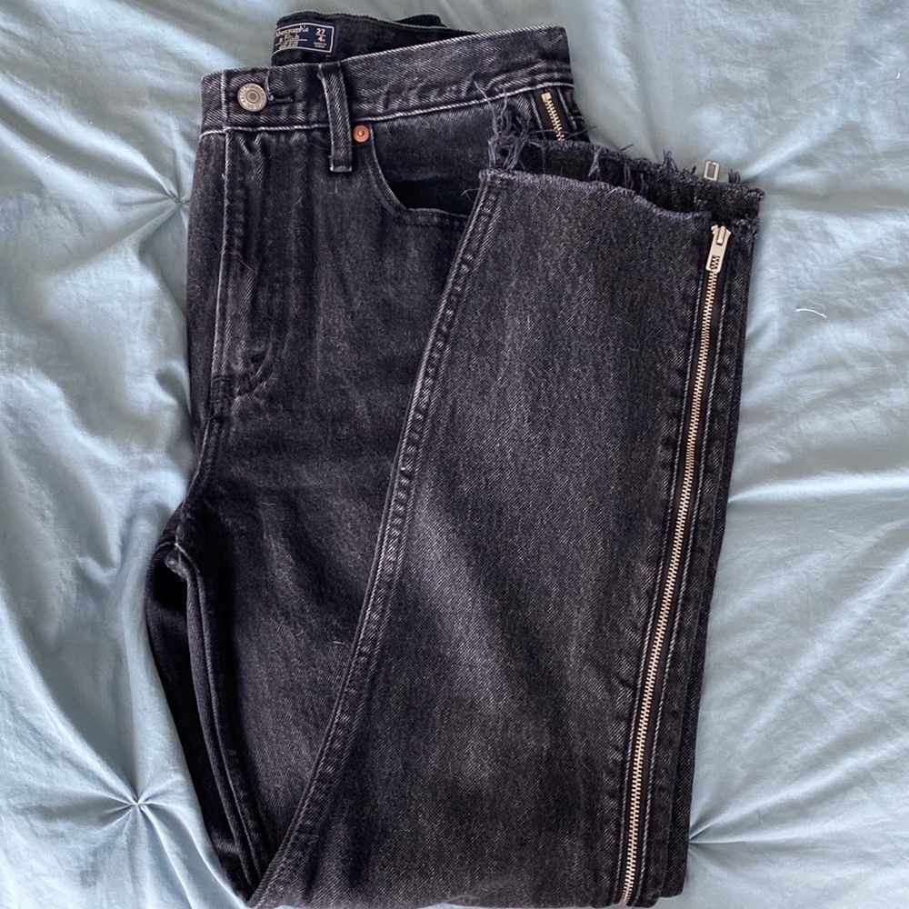 Abercrombie & Fitch High Rise-Mom Jeans